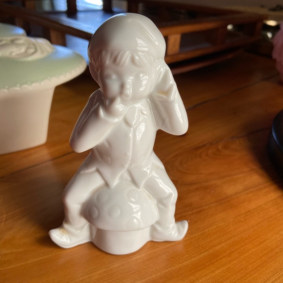 Coty Taiwan vintage perfume pomador with granules. Elf on Mushroom porcelain - Picture 1 of 3